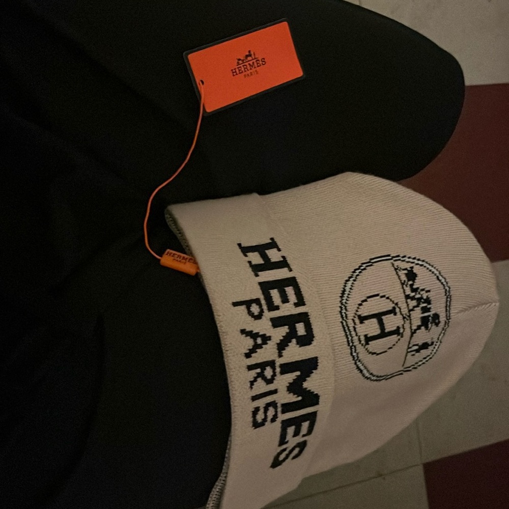 Hermes winter hat brand new beige
